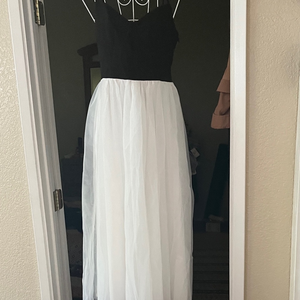 Stylish Black and White A-Line Skirt. Lined side zipper